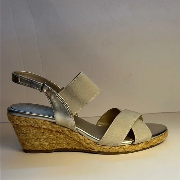 Bandolino Hearsay 2 Womens Slingback Wedge Heel Sandal Size 8.5M w/Beige Fabric - Picture 6 of 11